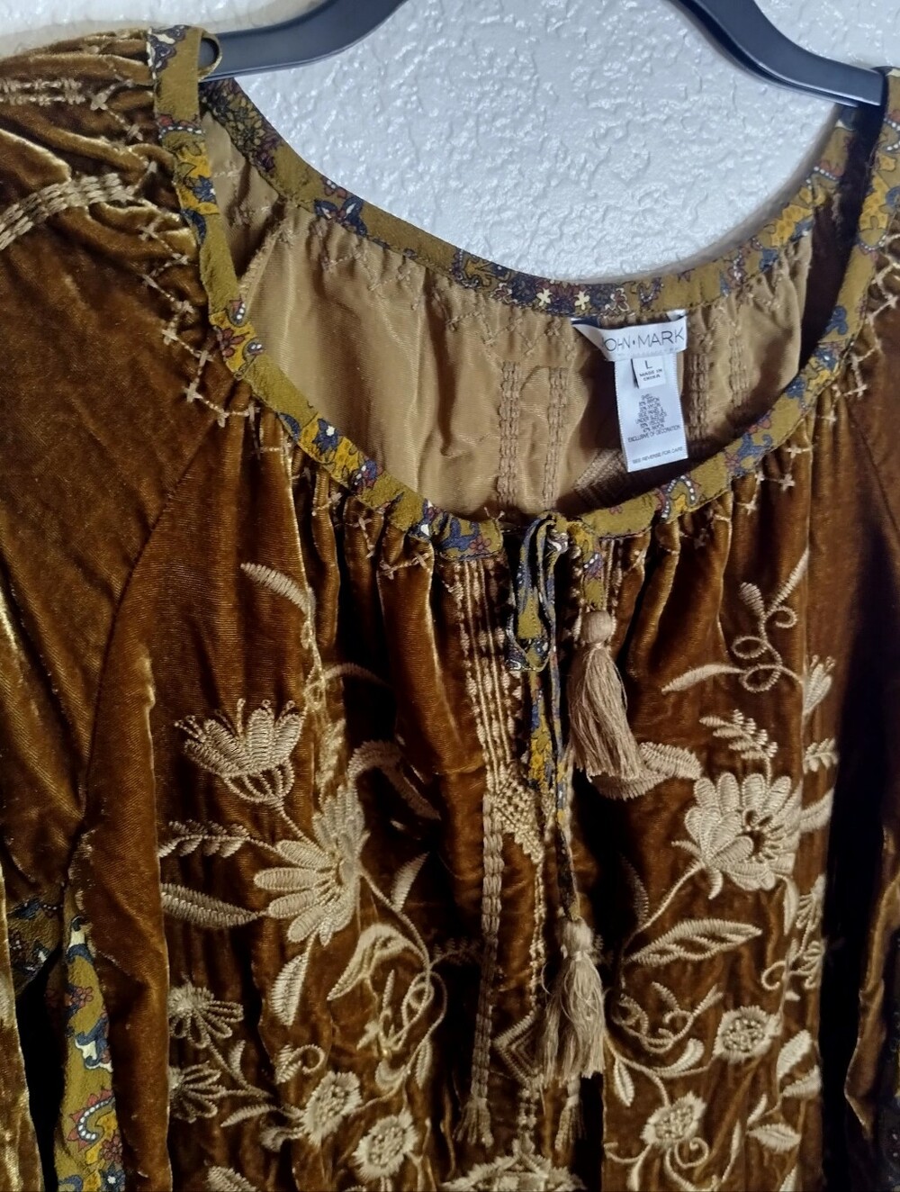 John Mark Velvet Embroidered Boho Relaxed Tassel Blouse Sz L - Picture 2 of 8